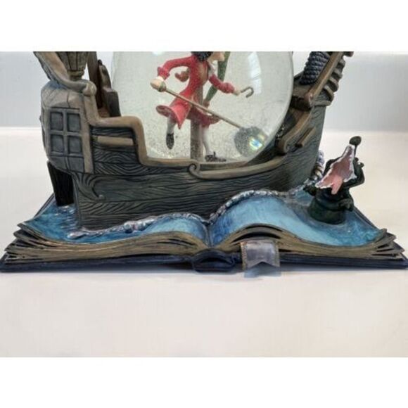 Disney 2012 Peter Pan Peter’s Perilous Plight Hallmark Wonders Snow Globe Book - Picture 6 of 9